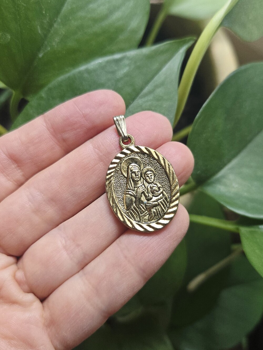 Vintage Madonna & Child Pendant Gold / Bronze Tone Catholic Religious Charm